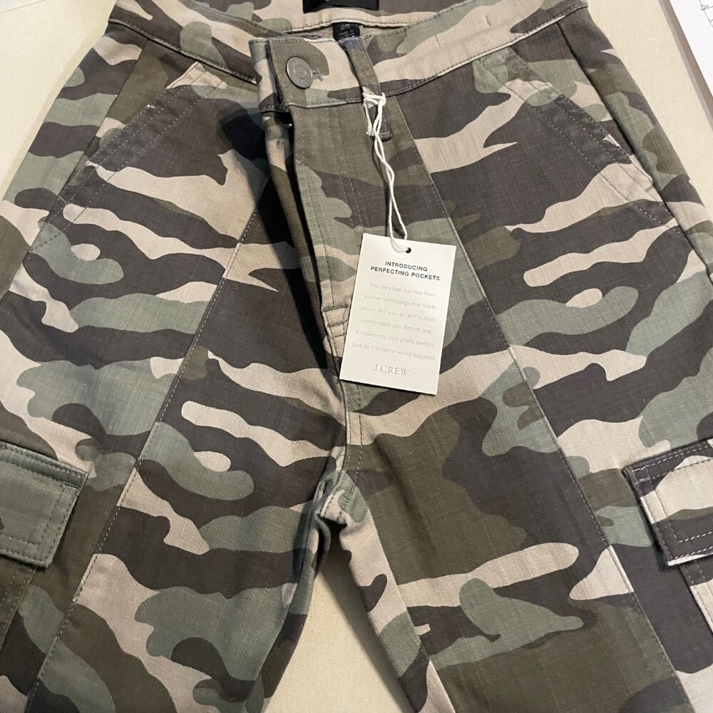 J.CREW VINTAGE STRAIGHT CAMOUFLAGE CARGO PANTS - SIZE 2